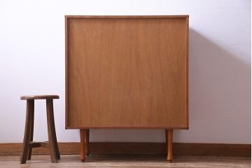 ヴィンテージ家具　北欧ビンテージ　AVALON　モダンな雰囲気漂う個性的な取っ手のチェスト(サイドボード)