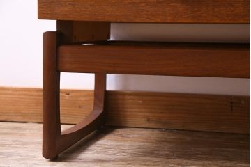 ヴィンテージ家具　北欧ビンテージ　G-PLAN　Quadrille　シンプルモダンな6段チェスト(サイドチェスト、トールボーイ)