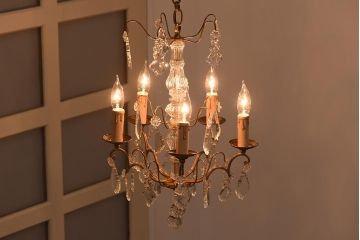 フランスアンティーク　クリスタルドロップが輝くエレガントなシャンデリア(吊り下げ照明、天井照明)