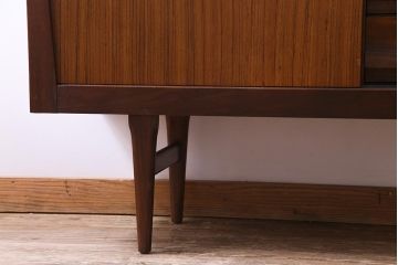 ヴィンテージ家具　イギリスビンテージ　Elliotts Of Newbury(EoN)　チーク・ローズウッド材　北欧テイストのローボード(リビングボード)