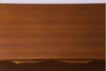 北欧家具 A.H McINTOSH(マッキントッシュ)　洗練されたデザインと機能性が魅力のローボード(リビングボード、ダイニングボード)