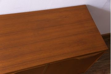 北欧家具 A.H McINTOSH(マッキントッシュ)　洗練されたデザインと機能性が魅力のローボード(リビングボード、ダイニングボード)