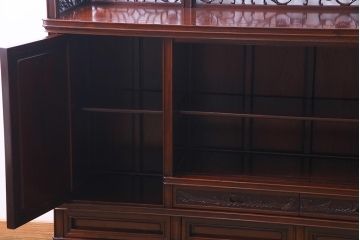 中古　民芸家具　唐木 花梨材　凝った意匠が存在感を放つサイドボード(キャビネット、飾り棚、カリン材)(定価約180万円)