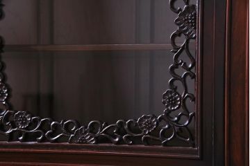 中古　民芸家具　唐木 花梨材　凝った意匠が存在感を放つサイドボード(キャビネット、飾り棚、カリン材)(定価約180万円)