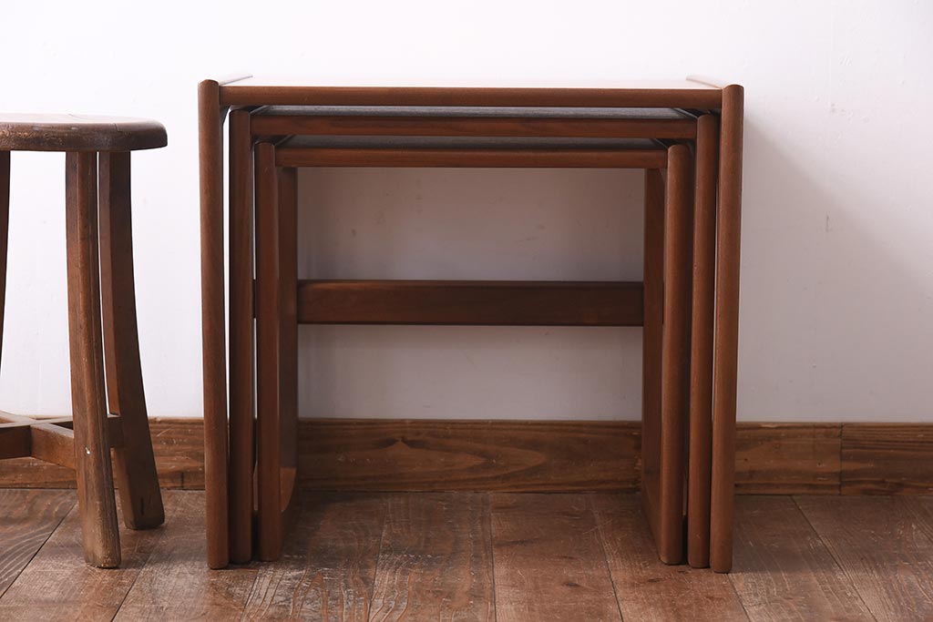 北欧家具　G-PLAN　チーク材　木のぬくもりが感じられるネストテーブル(サイドテーブル)