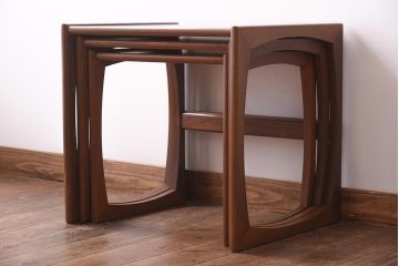 北欧家具　G-PLAN　チーク材　木のぬくもりが感じられるネストテーブル(サイドテーブル)