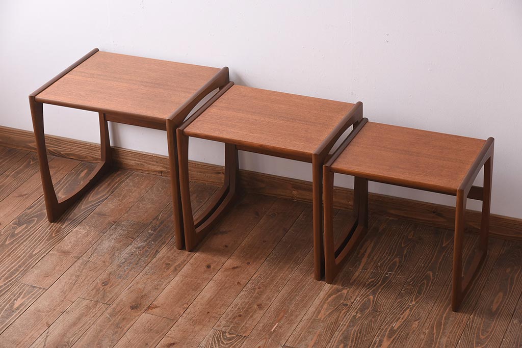 北欧家具　G-PLAN　チーク材　木のぬくもりが感じられるネストテーブル(サイドテーブル)