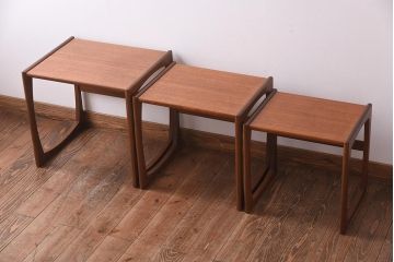 北欧家具　G-PLAN　チーク材　木のぬくもりが感じられるネストテーブル(サイドテーブル)