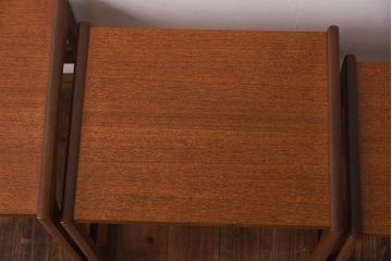 北欧家具　G-PLAN　チーク材　木のぬくもりが感じられるネストテーブル(サイドテーブル)