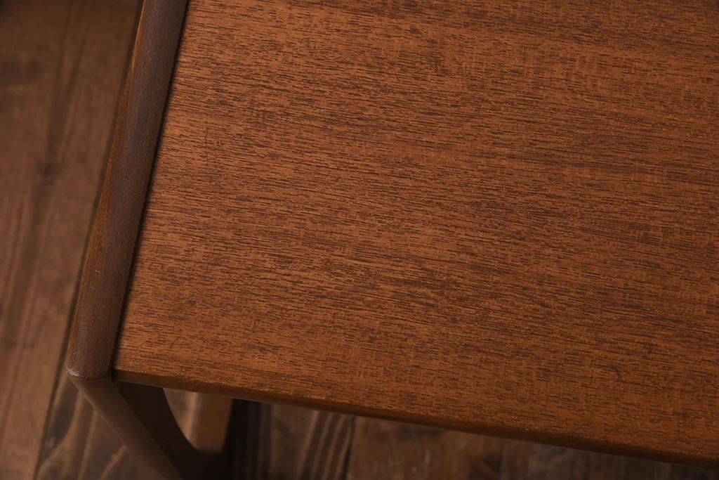 北欧家具　G-PLAN　チーク材　木のぬくもりが感じられるネストテーブル(サイドテーブル)