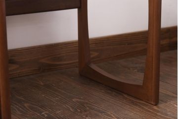 北欧家具　G-PLAN　チーク材　木のぬくもりが感じられるネストテーブル(サイドテーブル)