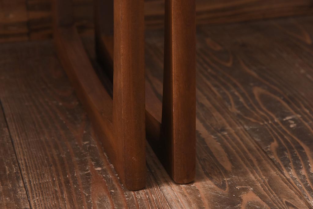 北欧家具　G-PLAN　チーク材　木のぬくもりが感じられるネストテーブル(サイドテーブル)