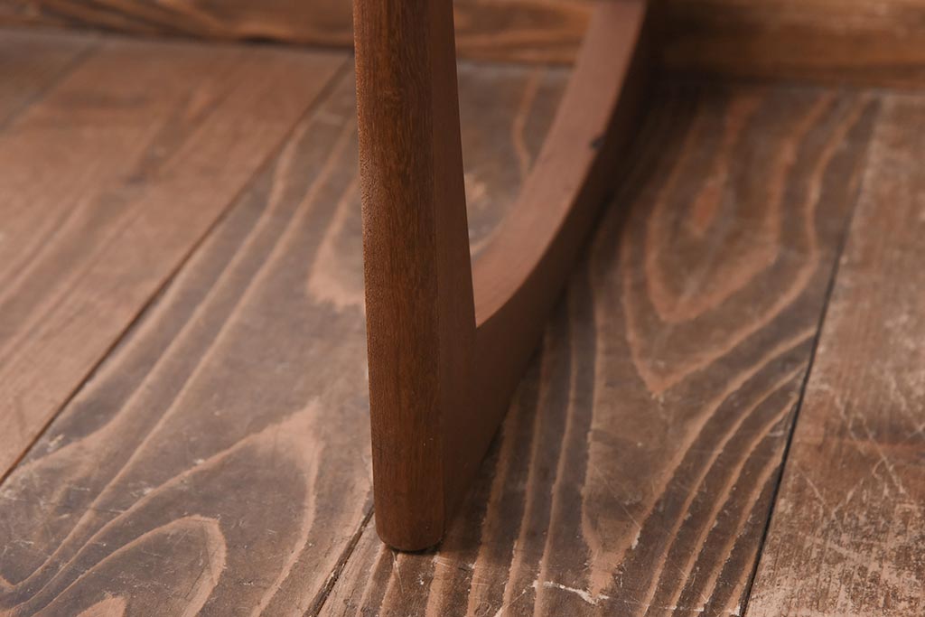 北欧家具　G-PLAN　チーク材　木のぬくもりが感じられるネストテーブル(サイドテーブル)