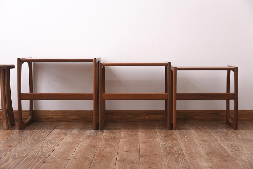 北欧家具　G-PLAN　チーク材　木のぬくもりが感じられるネストテーブル(サイドテーブル)