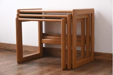 北欧家具　オーク材　明るい色味となめらかな木肌が魅力のネストテーブル(サイドテーブル)