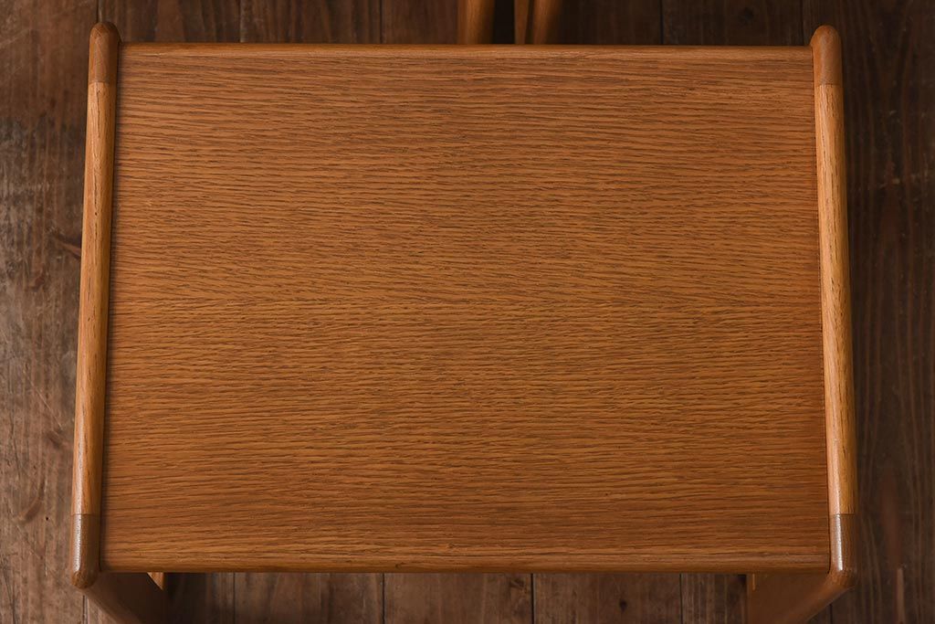 北欧家具　オーク材　明るい色味となめらかな木肌が魅力のネストテーブル(サイドテーブル)