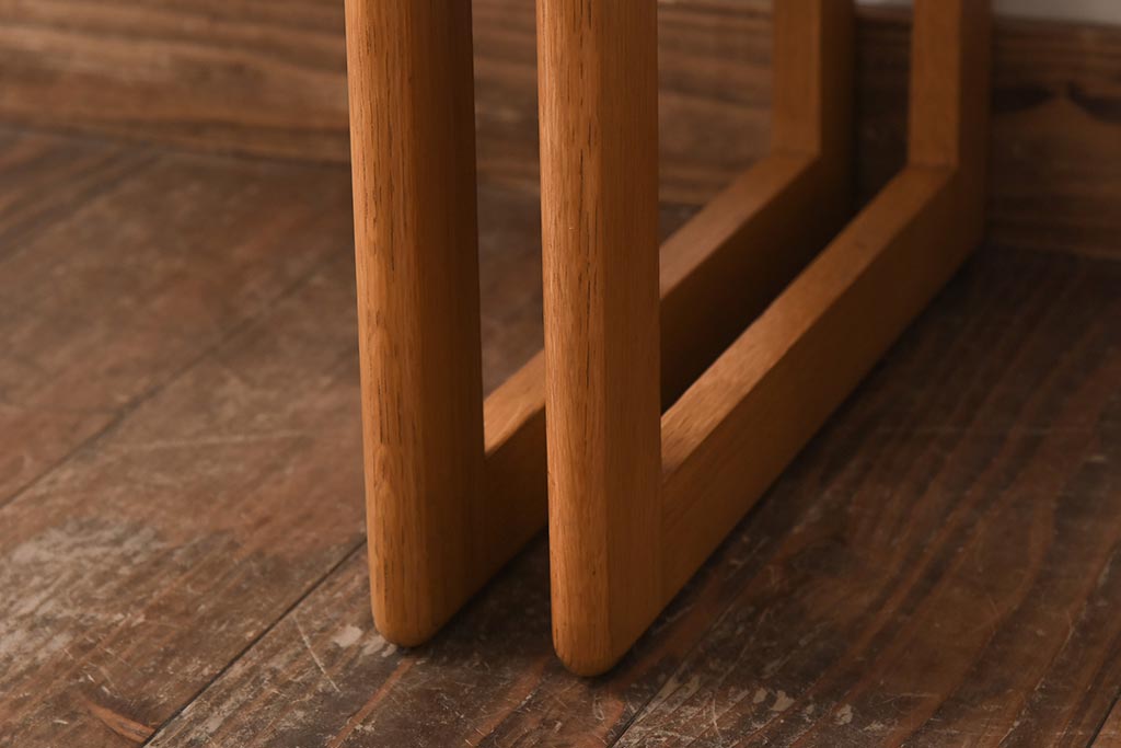 北欧家具　オーク材　明るい色味となめらかな木肌が魅力のネストテーブル(サイドテーブル)