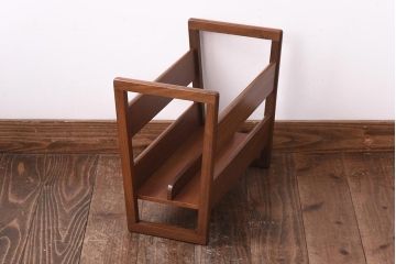 アンティーク雑貨　北欧ビンテージ　チーク材　シンプルでスタイリッシュなマガジンラック(本立て)