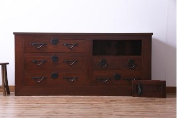 アンティーク家具　和製アンティーク　最高級品!　天板栗材　太い框が存在感を放つ明治期の箪笥サイドボード(リビングボード、水屋箪笥)