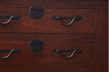 アンティーク家具　和製アンティーク　最高級品!　天板栗材　太い框が存在感を放つ明治期の箪笥サイドボード(リビングボード、水屋箪笥)
