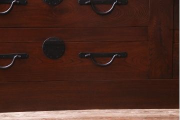 アンティーク家具　和製アンティーク　最高級品!　天板栗材　太い框が存在感を放つ明治期の箪笥サイドボード(リビングボード、水屋箪笥)