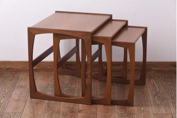 北欧家具　G-PLAN　チーク材　木のぬくもりが感じられるネストテーブル(サイドテーブル)(1)
