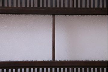 昭和初期　裏障子付き　和モダンの空間づくりに活躍する格子戸2枚セット(ガラス帯戸、障子戸、引戸)