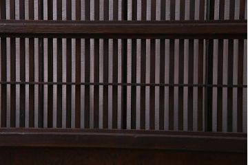 昭和初期　裏障子付き　和モダンの空間づくりに活躍する格子戸2枚セット(ガラス帯戸、障子戸、引戸)