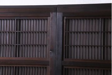 昭和初期　裏障子枠付き　腰板ケヤキ　モダンなデザインガラス入りの格子戸2枚セット(ガラス帯戸、障子戸、引戸)