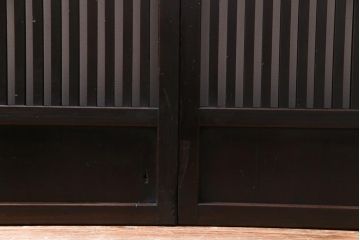 和製アンティーク　上手物　燻された質感が味わい深い格子戸2枚セット(引き戸、建具)