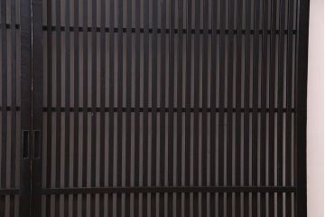 和製アンティーク　上手物　燻された質感が味わい深い格子戸2枚セット(引き戸、建具)