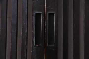 和製アンティーク　上手物　燻された質感が味わい深い格子戸2枚セット(引き戸、建具)