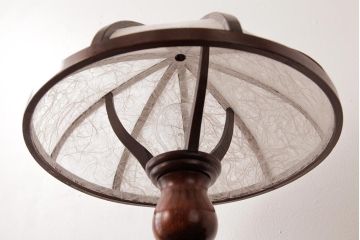 中古　たくみ工芸　ケヤキ・栗材　丸型スタンドライト(デスクスタンド、置き型照明)
