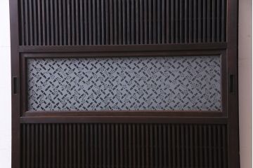 和製アンティーク　腰板ケヤキ材　障子枠付き　和モダンな空間づくりにおすすめな格子戸(建具、引き戸)