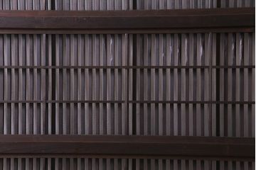和製アンティーク　腰板ケヤキ材　障子枠付き　和モダンな空間づくりにおすすめな格子戸(建具、引き戸)