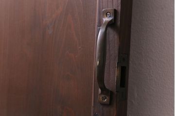 昭和初期　杉柾目材　レトロな雰囲気満点のシンプルで味わい深いドア(扉、建具)