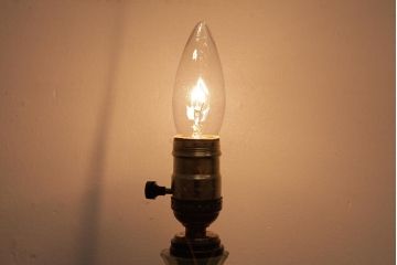アメリカビンテージ　LEVITON　ロマンチックな雰囲気漂うスタンドライト(テーブルランプ)