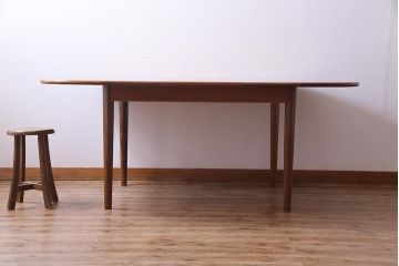 北欧ビンテージ家具　G-PLAN(ジープラン)　チーク材　柔らかな雰囲気漂うエクステンションテーブル(ダイニングテーブル)