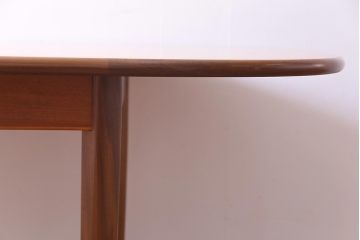 北欧ビンテージ家具　G-PLAN(ジープラン)　チーク材　柔らかな雰囲気漂うエクステンションテーブル(ダイニングテーブル)
