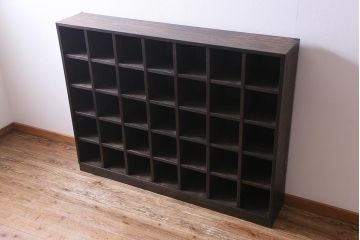 ヴィンテージ家具　ビンテージ　ダークな色合いと重厚な雰囲気が魅力のマス目棚(下駄箱、ロッカー、収納棚)