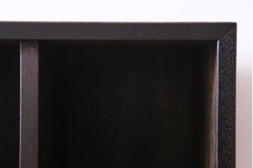 ヴィンテージ家具　ビンテージ　ダークな色合いと重厚な雰囲気が魅力のマス目棚(下駄箱、ロッカー、収納棚)