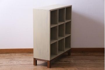 リメイク家具　脚付き　アンティークペイントがお洒落なマス目棚(収納棚)