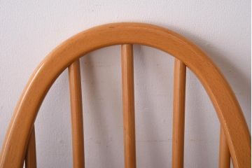 ヴィンテージ家具　イギリスビンテージ　ERCOL(アーコール)　木の温もり溢れるクエーカーアームチェア(椅子)