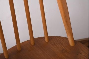 ヴィンテージ家具　イギリスビンテージ　ERCOL(アーコール)　木の温もり溢れるクエーカーアームチェア(椅子)