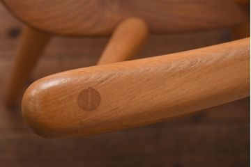 ヴィンテージ家具　イギリスビンテージ　ERCOL(アーコール)　木の温もり溢れるクエーカーアームチェア(椅子)