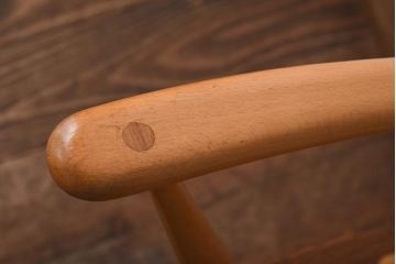 ヴィンテージ家具　イギリスビンテージ　ERCOL(アーコール)　木の温もり溢れるクエーカーアームチェア(椅子)