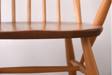 ヴィンテージ家具　イギリスビンテージ　ERCOL(アーコール)　木の温もり溢れるクエーカーアームチェア(椅子)