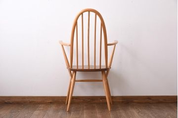 ヴィンテージ家具　イギリスビンテージ　ERCOL(アーコール)　木の温もり溢れるクエーカーアームチェア(椅子)