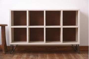 ペイント家具　学校の下駄箱をリメイクした鉄脚マス目棚(オープンラック、飾り棚)