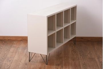ペイント家具　学校の下駄箱をリメイクした鉄脚マス目棚(オープンラック、飾り棚)